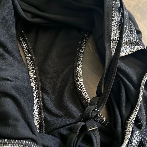 Nike womens High Neck black/white Sz-Small - Picture 8 of 8